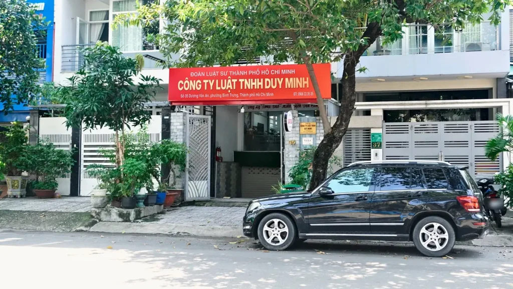 Văn phòng Công ty Luật TNHH Duy Minh với bảng hiệu, số 35 Dương Văn An, phường Bình Trưng, TP.HCM